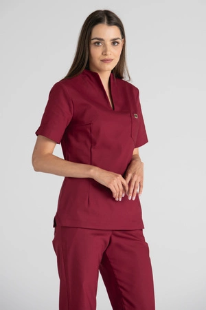 Elegancka bluza medyczna damska ze stójką May - Maroon - Kangoomed by Emily